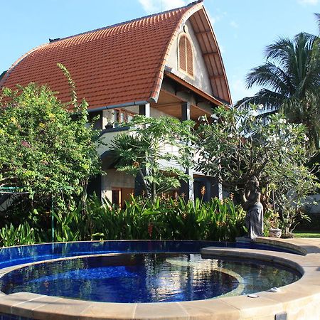 Cleopatra Beach Bungalows Hotel Lovina  Exterior photo