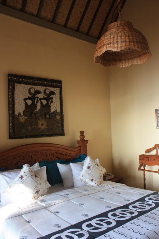 Cleopatra Beach Bungalows Hotel Lovina  Room photo